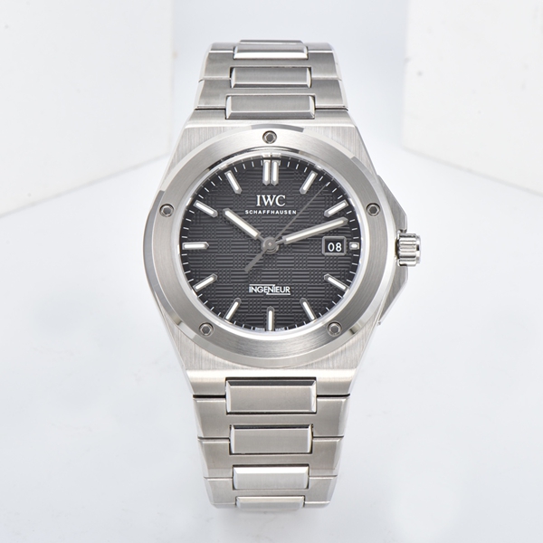 アイ・ダブリュー・シー正面デザイン